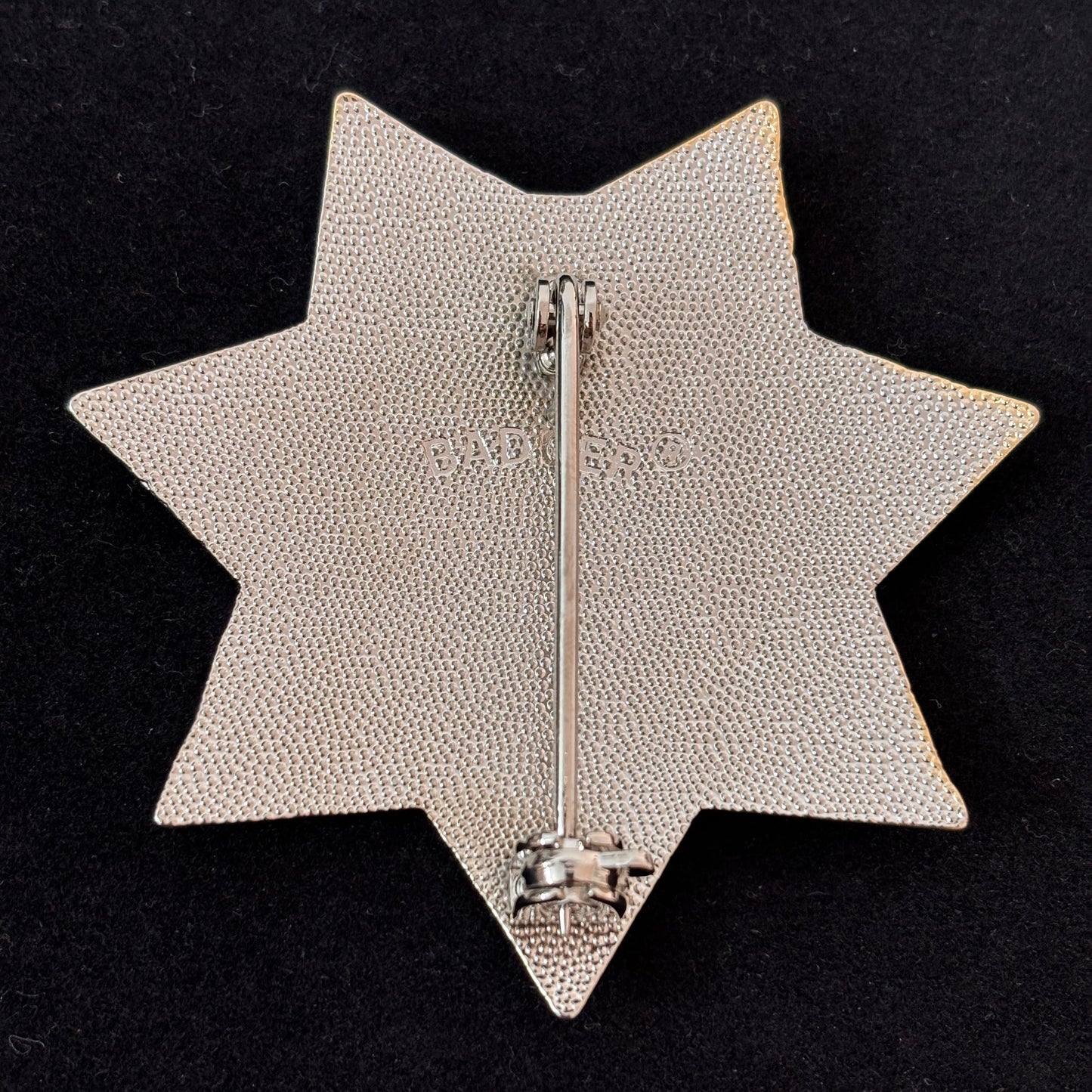 Replica del distintivo dell'agente di sicurezza "Integrità e orgoglio di servire", oggetti di scena del film, numero personalizzabile