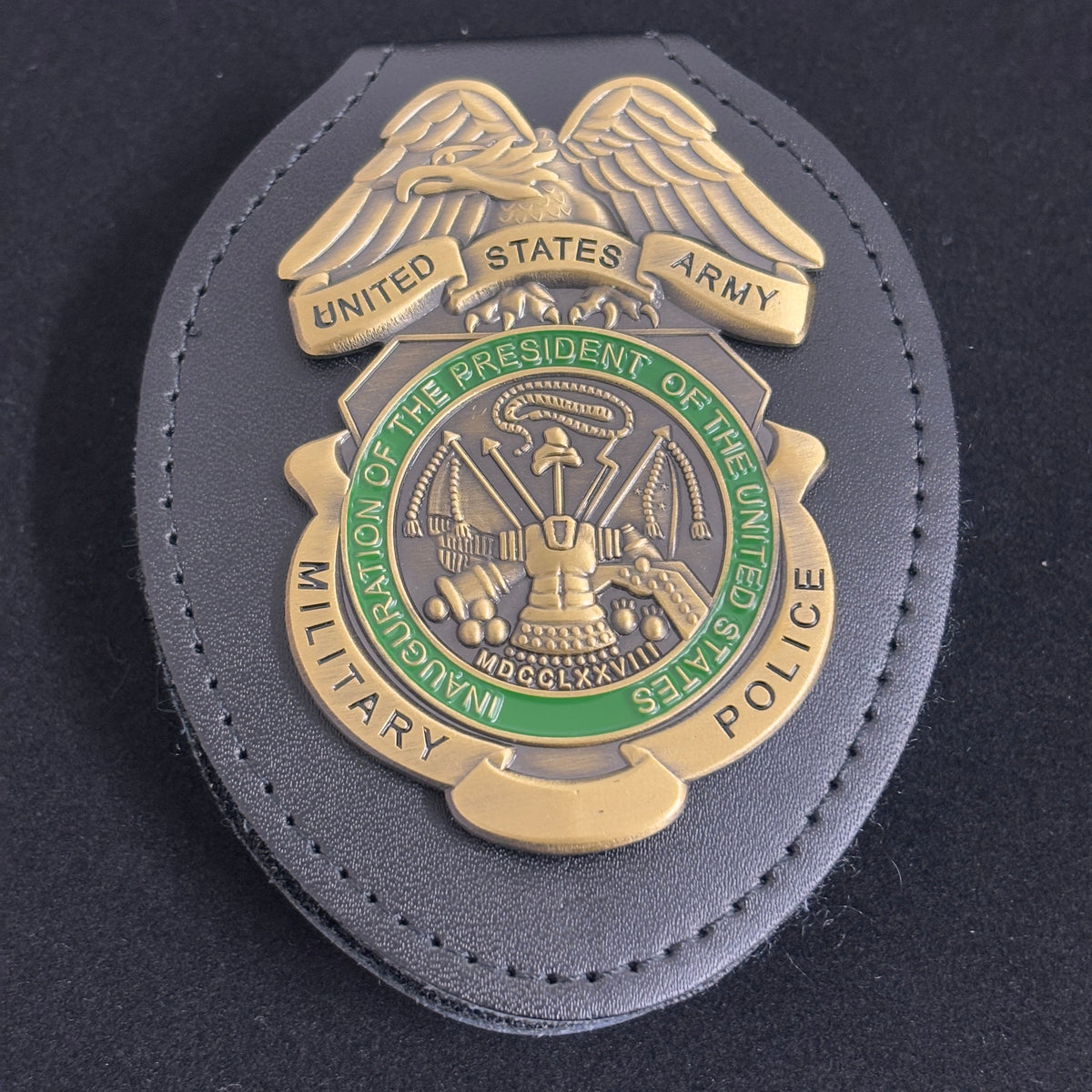 Réplica de la insignia de la policía militar del ejército de EE. UU. como accesorio de película