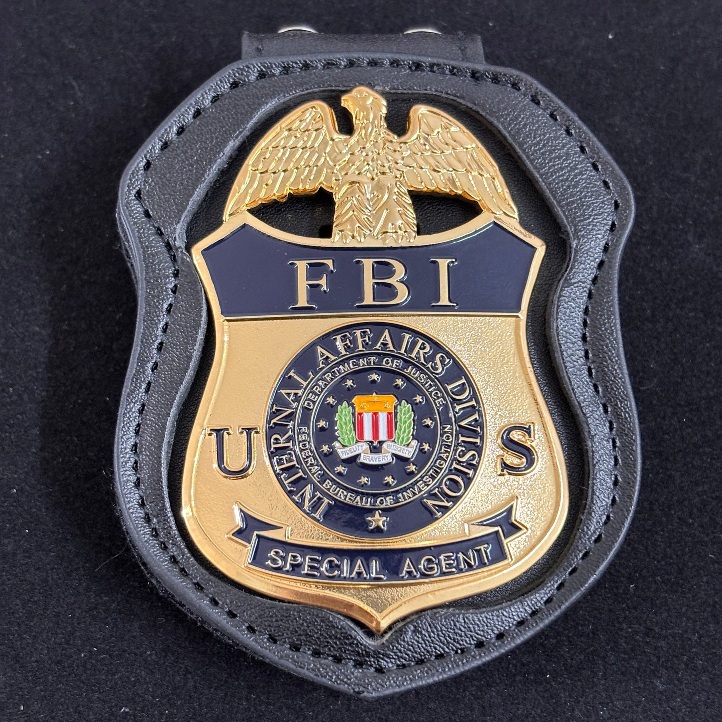 Replica del distintivo dell'agente speciale della divisione affari interni dell'FBI degli Stati Uniti, oggetti di scena del film