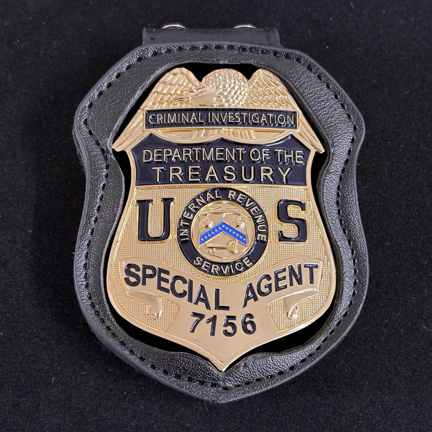 Replica del distintivo dell'agente speciale del Dipartimento di Investigazione Criminale del Tesoro, oggetti di scena del film n. 7156