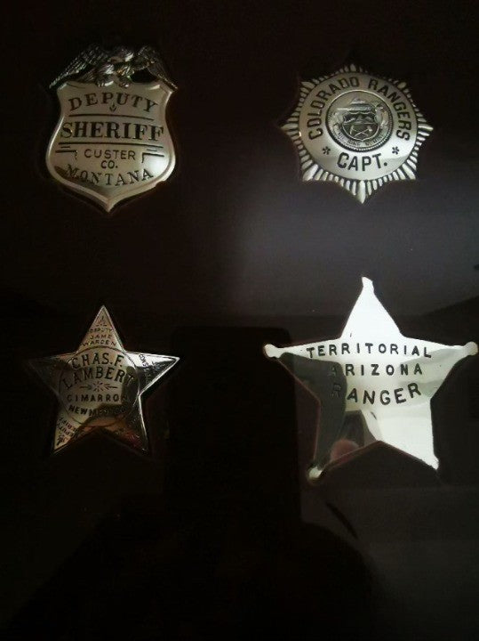 Set di distintivi in ​​argento sterling Franklin, oggetti di scena del film