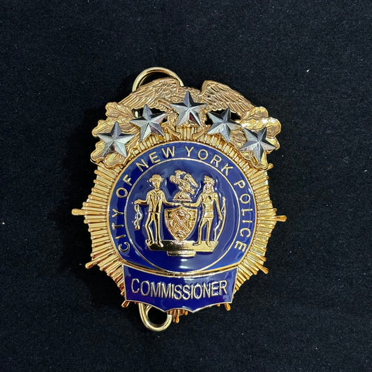 Replica del distintivo della polizia di New York NYPD, oggetti di scena del film 5 stelle