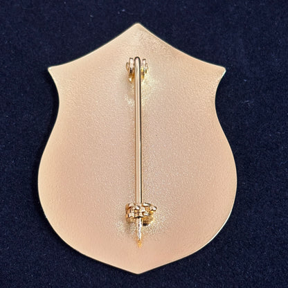 Replica del distintivo della Commissione Internazionale di Polizia con numero personalizzato, oggetti di scena del film