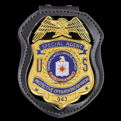 Replica del distintivo dell'agente speciale della divisione operazioni di protezione della CIA, oggetto di scena del film N. 943