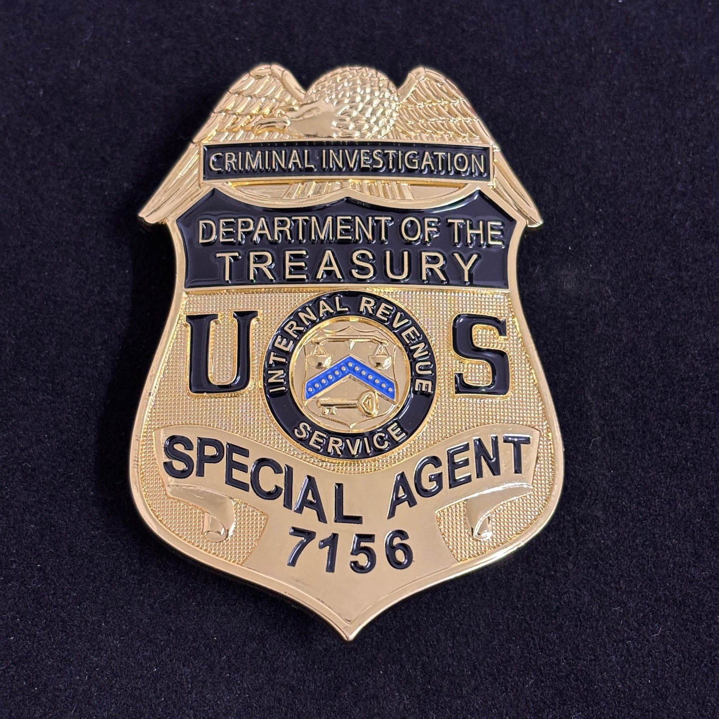 Replica del distintivo dell'agente speciale del Dipartimento di Investigazione Criminale del Tesoro, oggetti di scena del film n. 7156