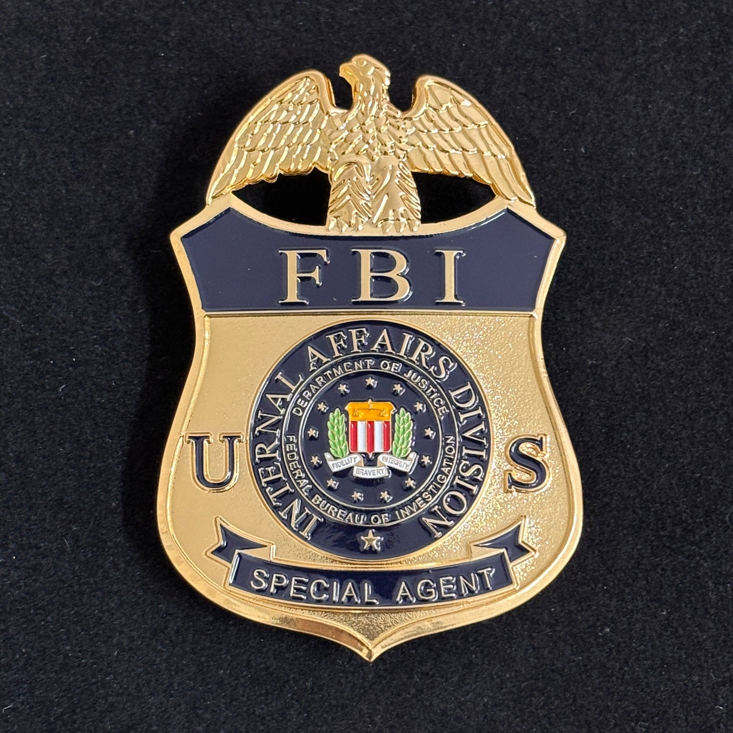 Replica del distintivo dell'agente speciale della divisione affari interni dell'FBI degli Stati Uniti, oggetti di scena del film