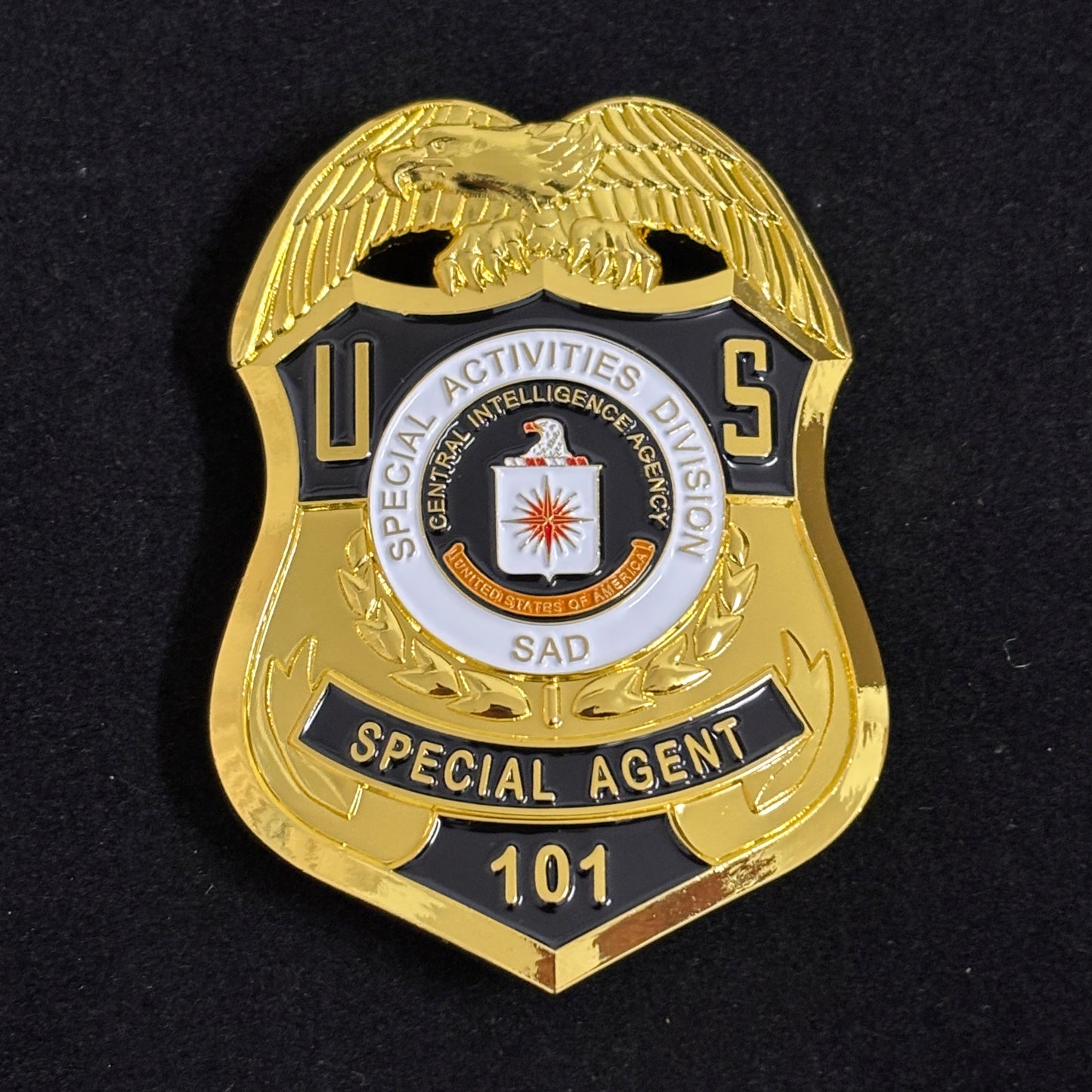 Replica del distintivo dell'agente speciale della Divisione Attività Speciali, oggetti di scena del film 101