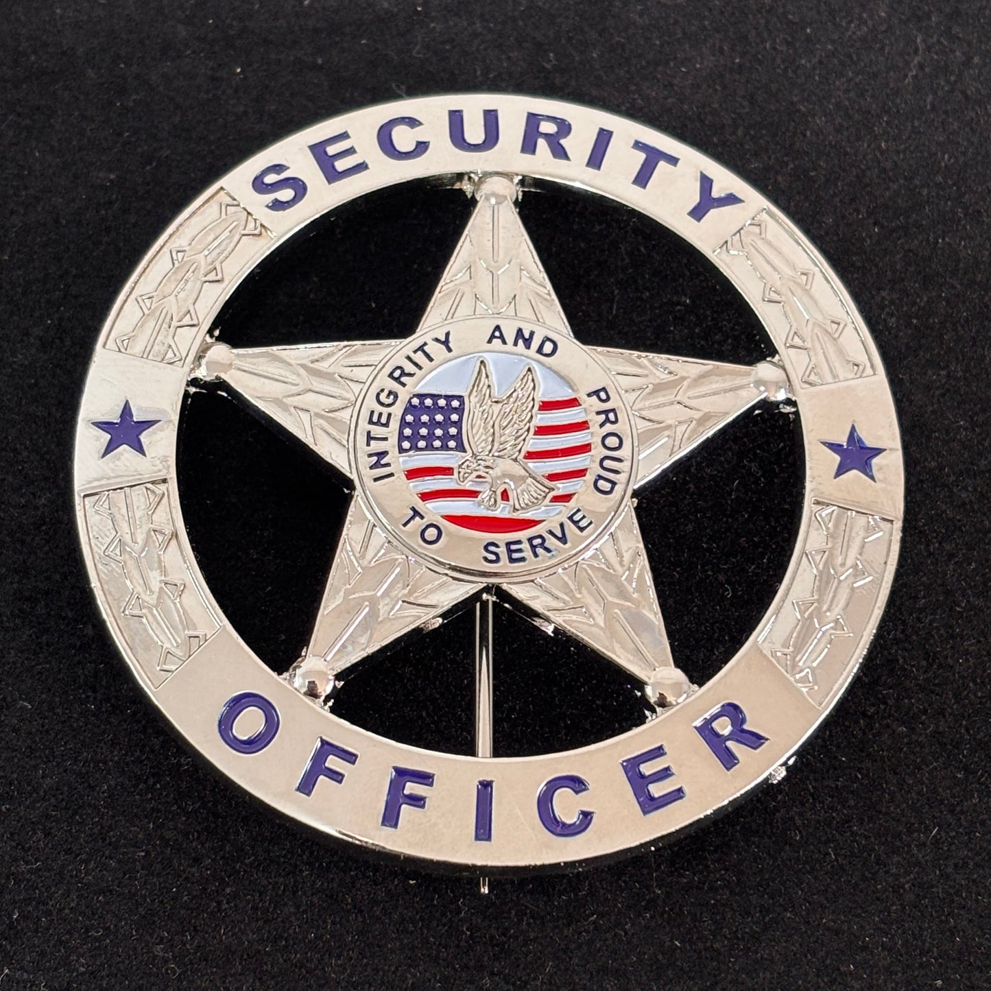 Replica del distintivo dell'agente di sicurezza "Integrità e orgoglio di servire" - Oggetti di scena del film