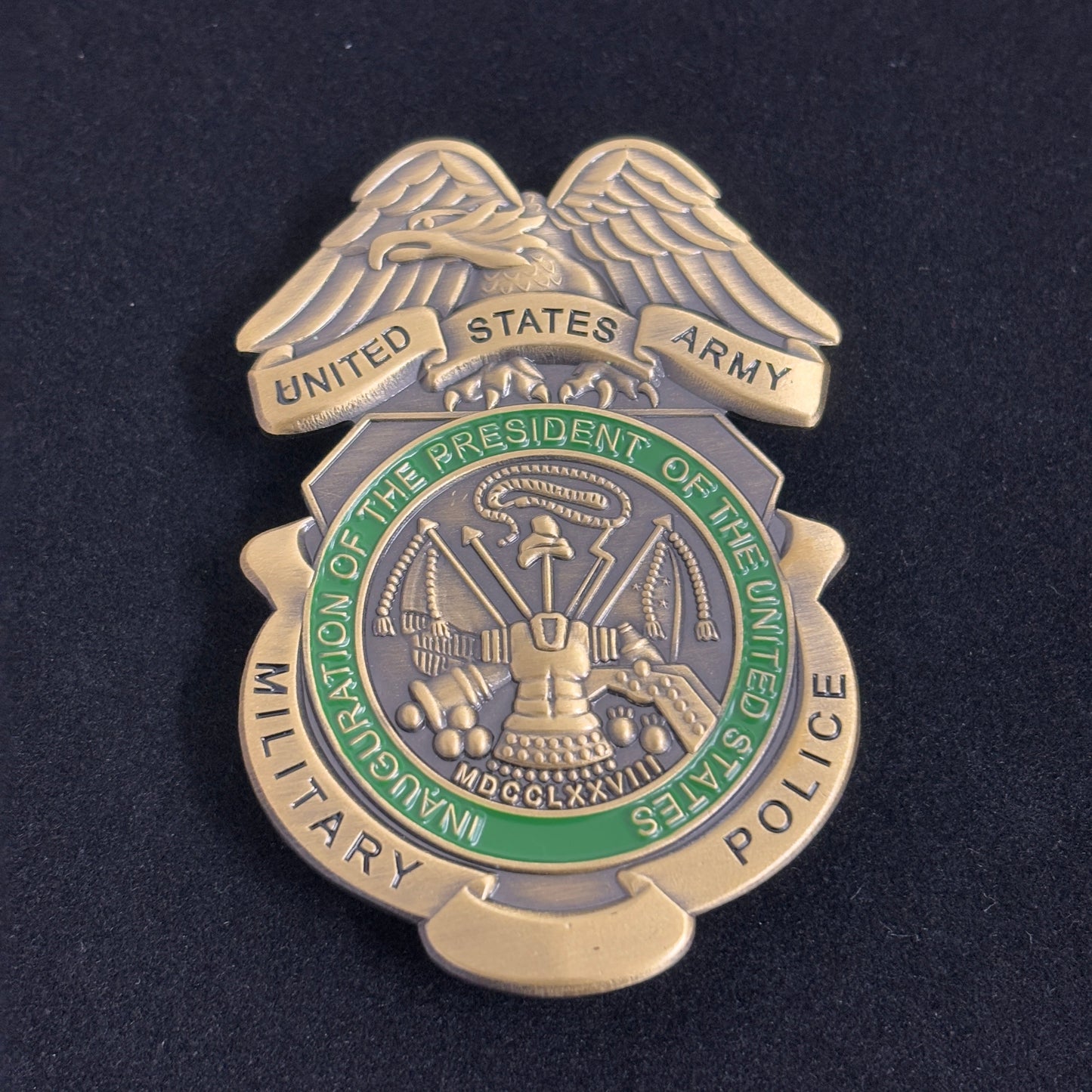 Replica del distintivo della polizia militare dell'esercito americano, oggetti di scena del film
