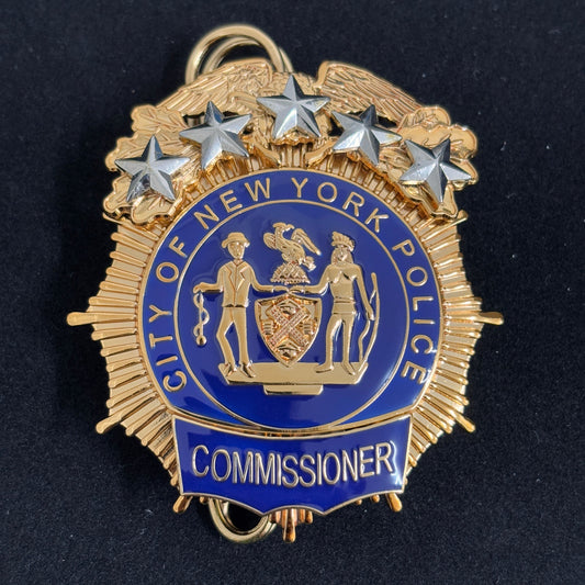 Replica del distintivo della polizia di New York NYPD, oggetti di scena del film 5 stelle