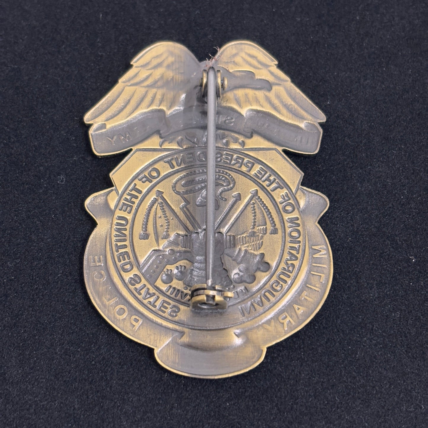 Replica del distintivo della polizia militare dell'esercito americano, oggetti di scena del film