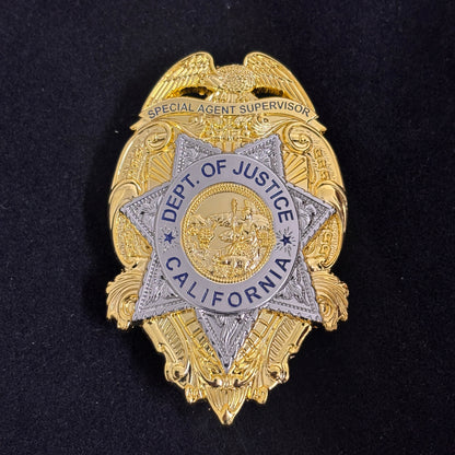 Replica del distintivo da supervisore dell'agente speciale del Dipartimento di Giustizia della California degli Stati Uniti, oggetto di scena del film