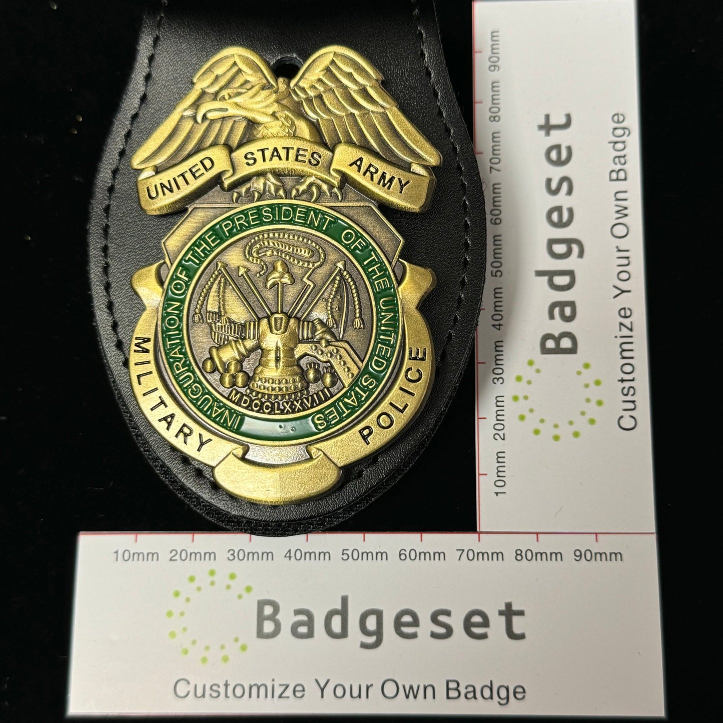 Replica del distintivo della polizia militare dell'esercito americano, oggetti di scena del film