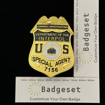 Replica del distintivo dell'agente speciale dell'Interpol, dipartimento di investigazione criminale, oggetti di scena del film n. 7156