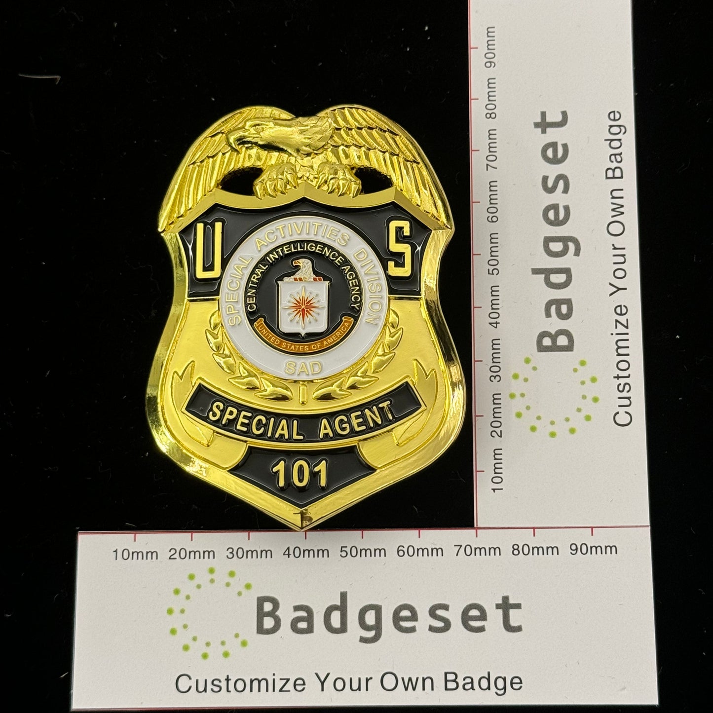 Replica del distintivo dell'agente speciale della Divisione Attività Speciali, oggetti di scena del film 101