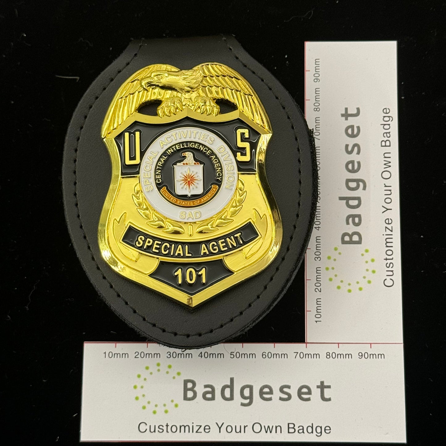 Replica del distintivo dell'agente speciale della Divisione Attività Speciali, oggetti di scena del film 101