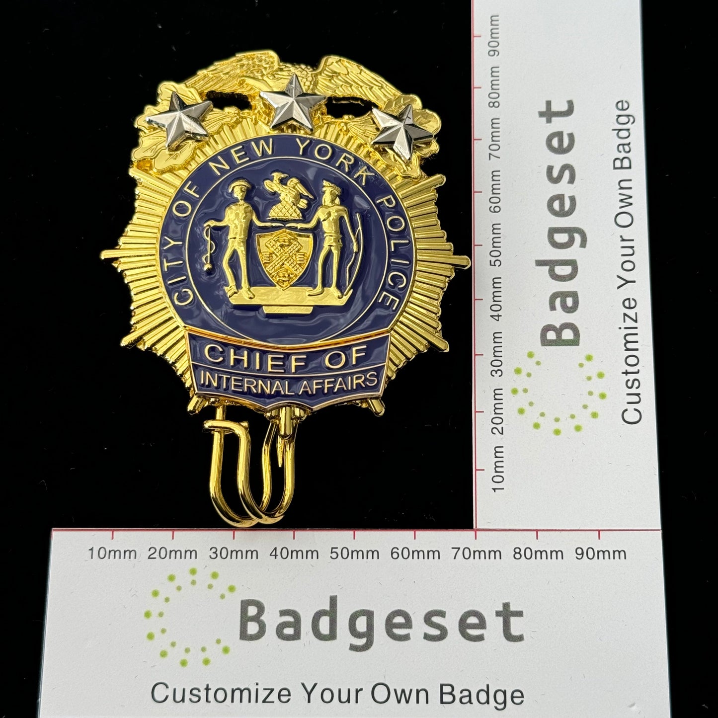 Distintivo del capo degli affari interni della polizia di New York degli Stati Uniti, oggetto di scena del film 