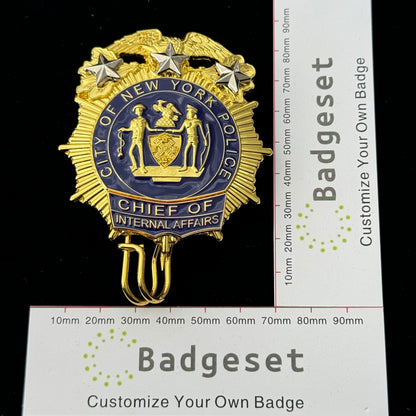 Distintivo del capo degli affari interni della polizia di New York degli Stati Uniti, oggetto di scena del film 