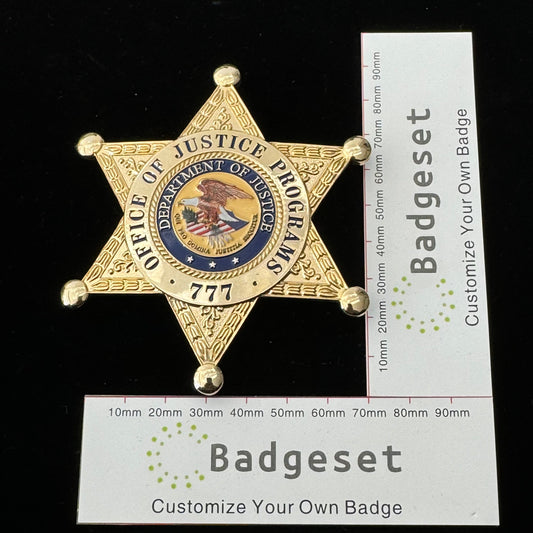 Replica del distintivo 777 dell'ufficio giustizia degli Stati Uniti, oggetti di scena del film 