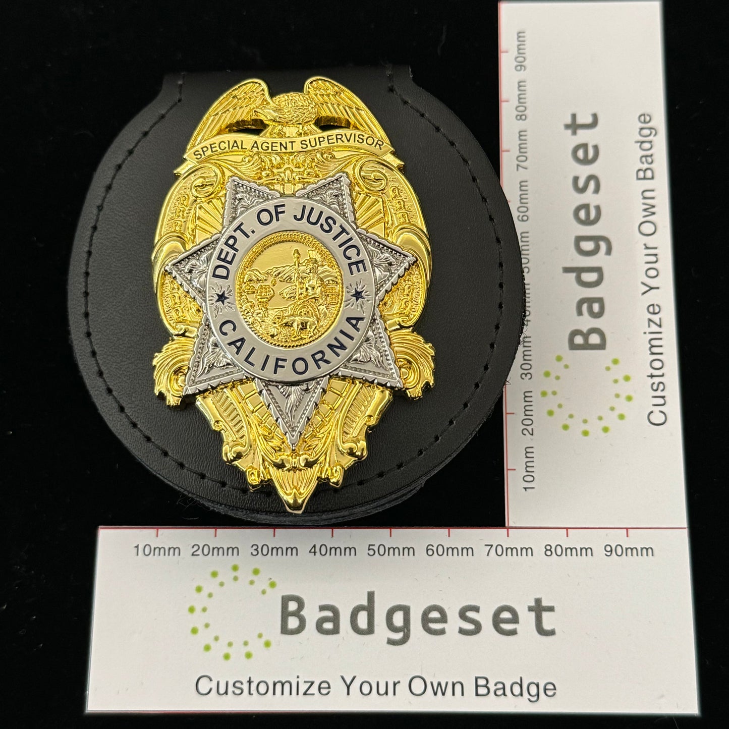Replica del distintivo da supervisore dell'agente speciale del Dipartimento di Giustizia della California degli Stati Uniti, oggetto di scena del film