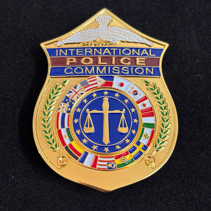 Replica del distintivo della Commissione Internazionale di Polizia con numero personalizzato, oggetti di scena del film