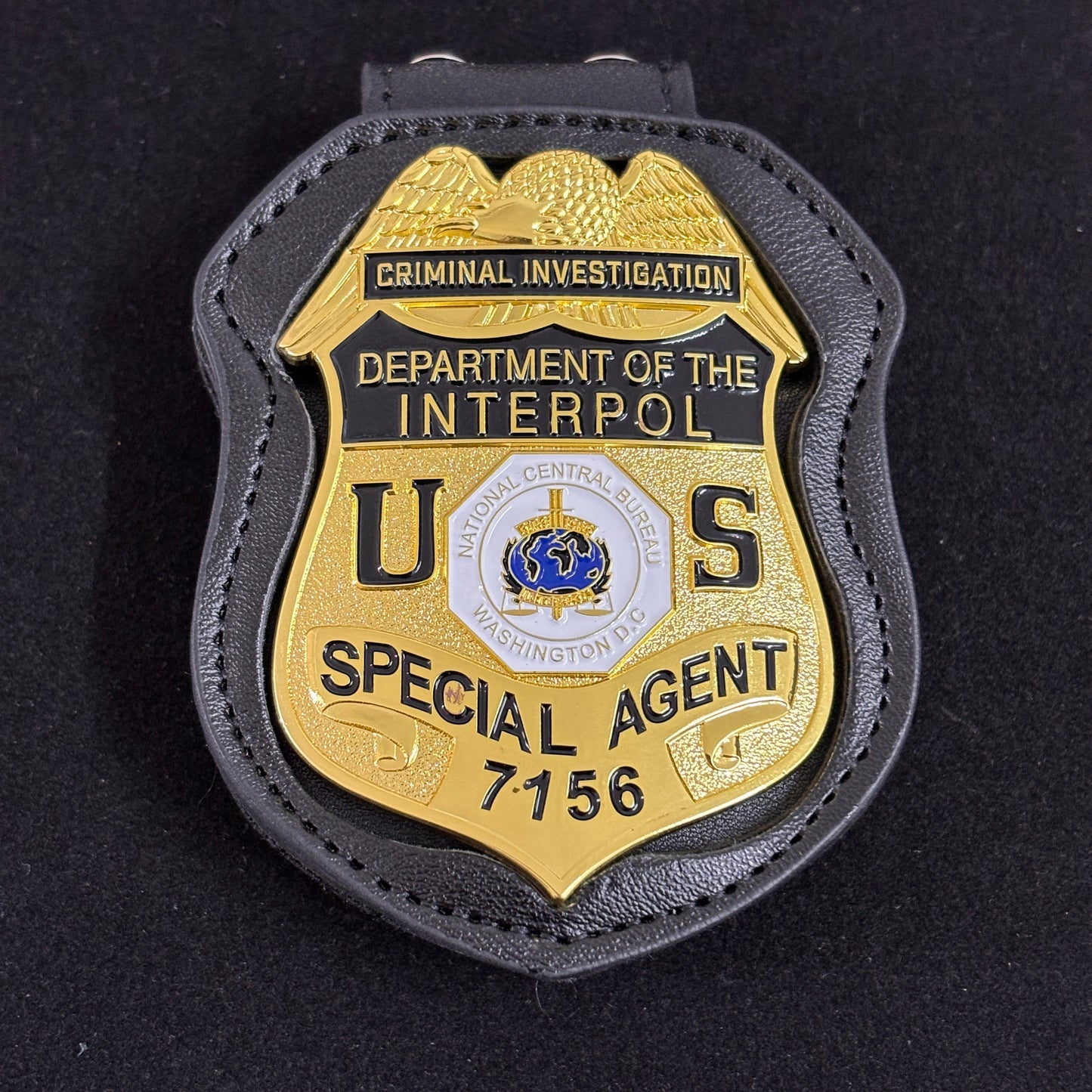 Replica del distintivo dell'agente speciale dell'Interpol, dipartimento di investigazione criminale, oggetti di scena del film n. 7156