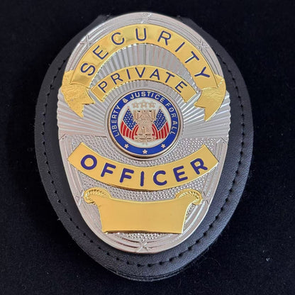 Replica del distintivo "Libertà e giustizia per tutti", oggetto di scena del film
