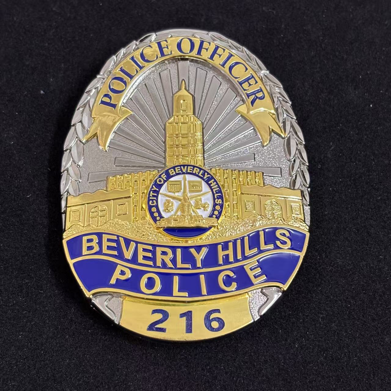 Replica del distintivo della polizia investigativa di Beverly Hills degli Stati Uniti con il numero 216, oggetti di scena del film