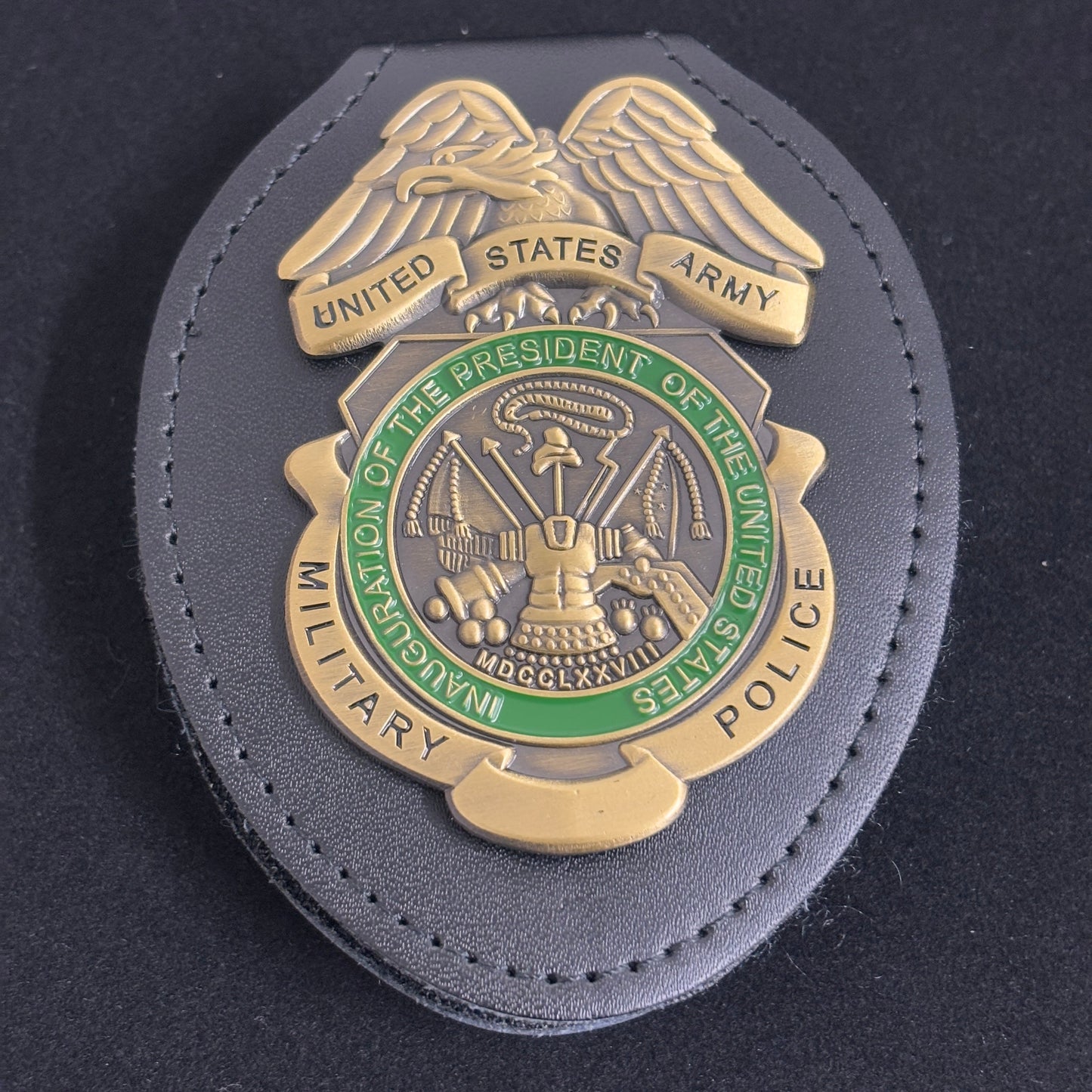 Replica del distintivo della polizia militare dell'esercito americano, oggetti di scena del film