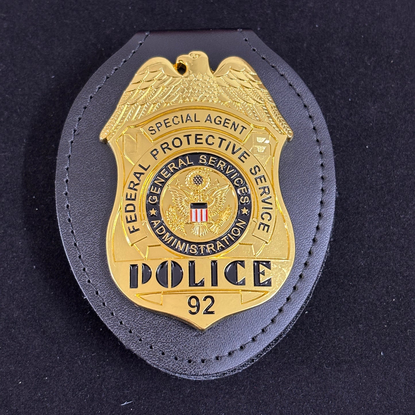 Replica del distintivo della polizia del servizio di protezione federale dell'agente speciale con 92 oggetti di scena del film