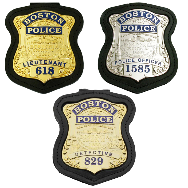3 repliche di distintivi della polizia di Boston, oggetti di scena del film 
