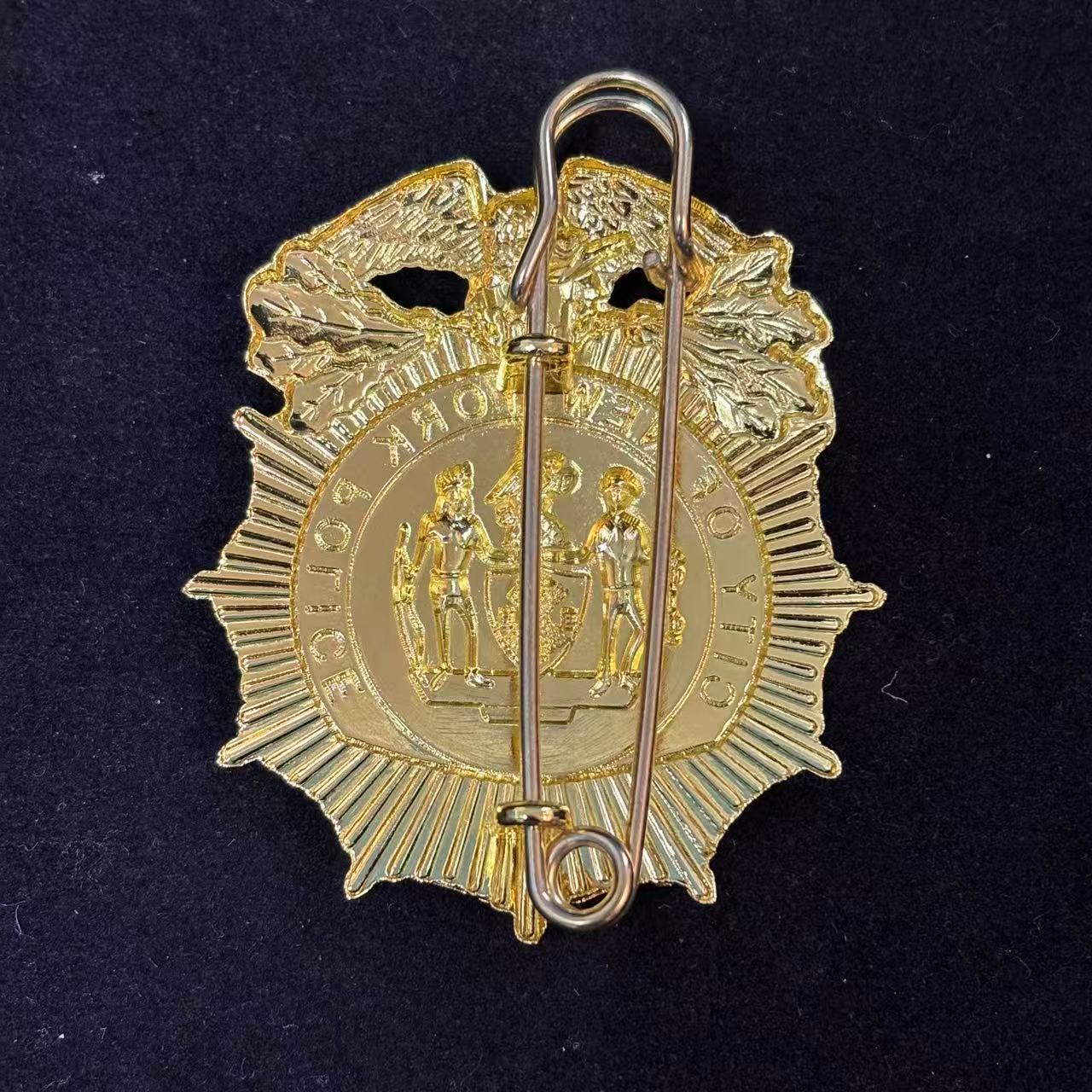 Distintivo del capo degli affari interni della polizia di New York degli Stati Uniti, oggetto di scena del film 